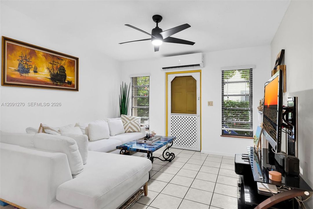 For Sale: $685,000 (3 beds, 2 baths, 1080 Square Feet)