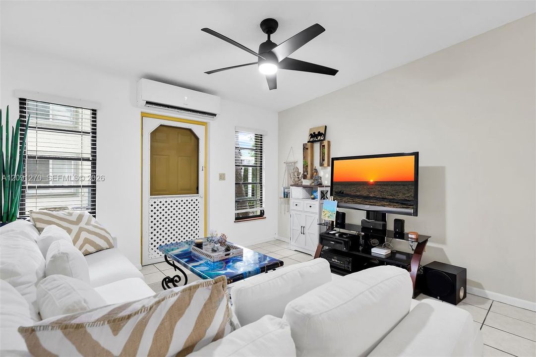 For Sale: $685,000 (3 beds, 2 baths, 1080 Square Feet)