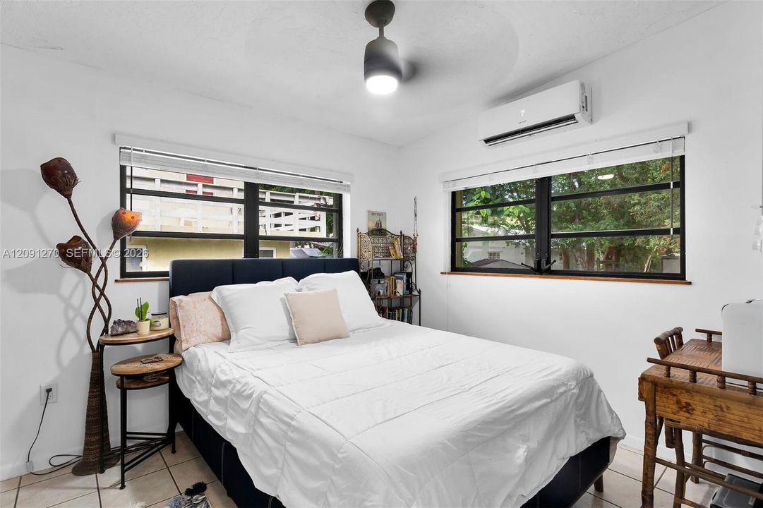 For Sale: $685,000 (3 beds, 2 baths, 1080 Square Feet)