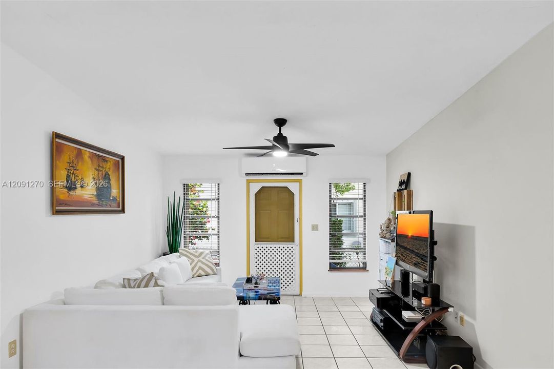For Sale: $685,000 (3 beds, 2 baths, 1080 Square Feet)