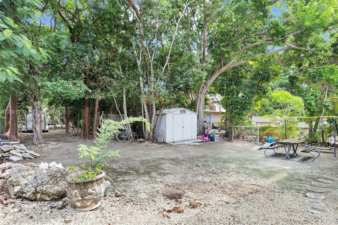 For Sale: $685,000 (3 beds, 2 baths, 1080 Square Feet)