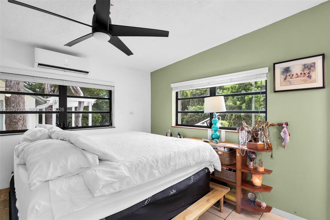 For Sale: $685,000 (3 beds, 2 baths, 1080 Square Feet)