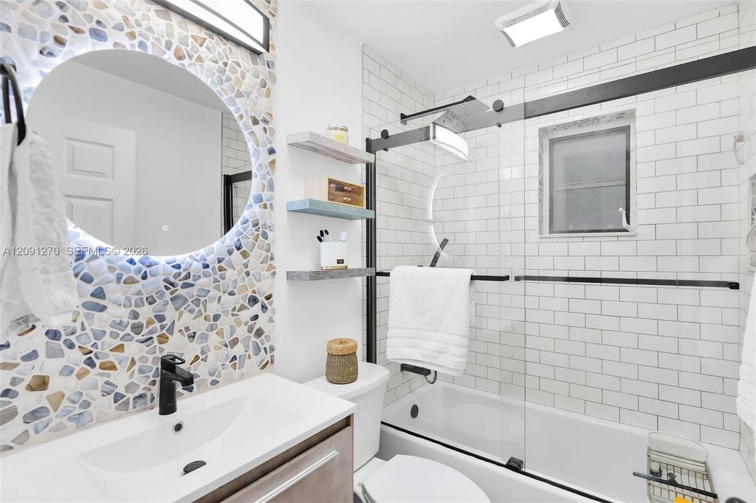 For Sale: $685,000 (3 beds, 2 baths, 1080 Square Feet)