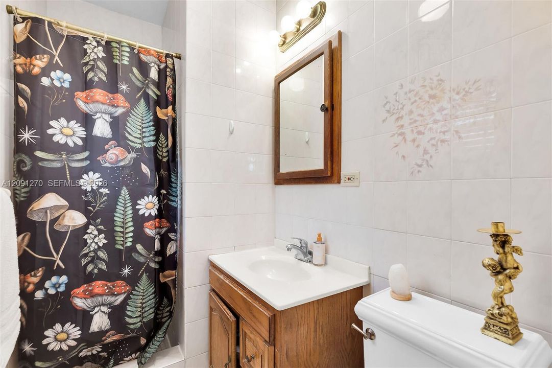 For Sale: $685,000 (3 beds, 2 baths, 1080 Square Feet)