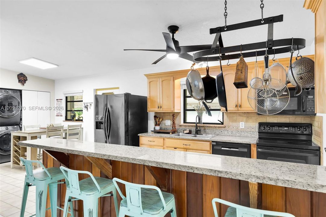 For Sale: $685,000 (3 beds, 2 baths, 1080 Square Feet)