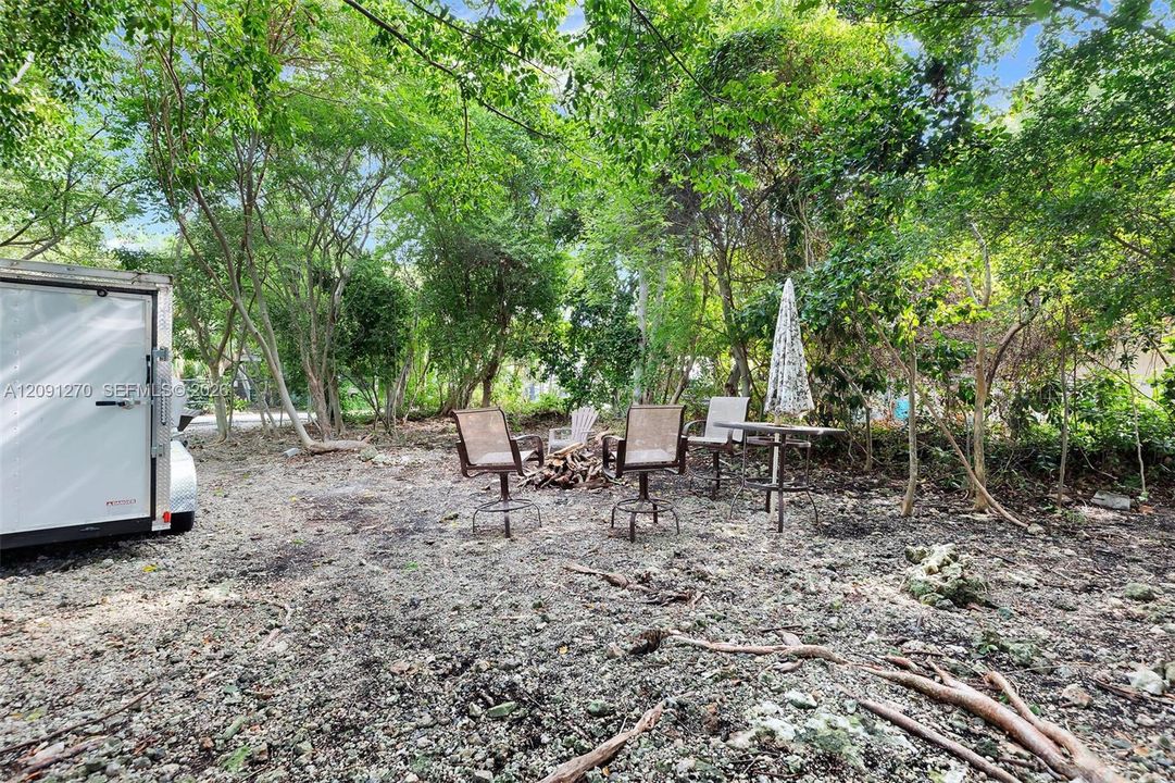 For Sale: $685,000 (3 beds, 2 baths, 1080 Square Feet)