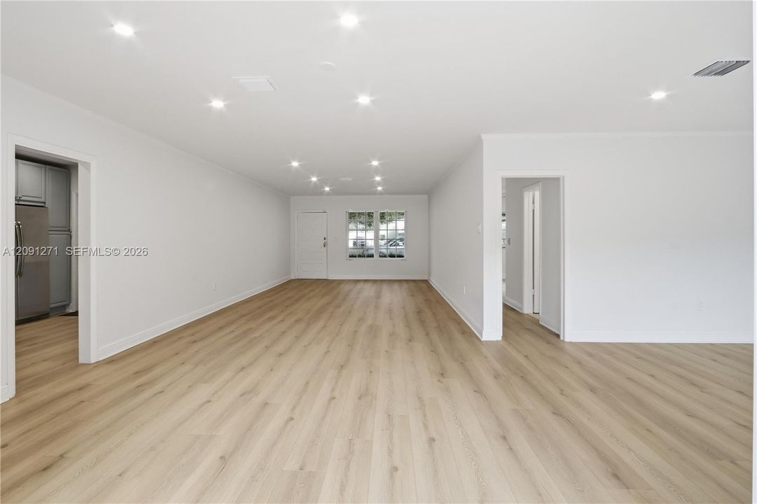 Activo con contrato: $7,900 (3 camas, 2 baños, 1683 Pies cuadrados)