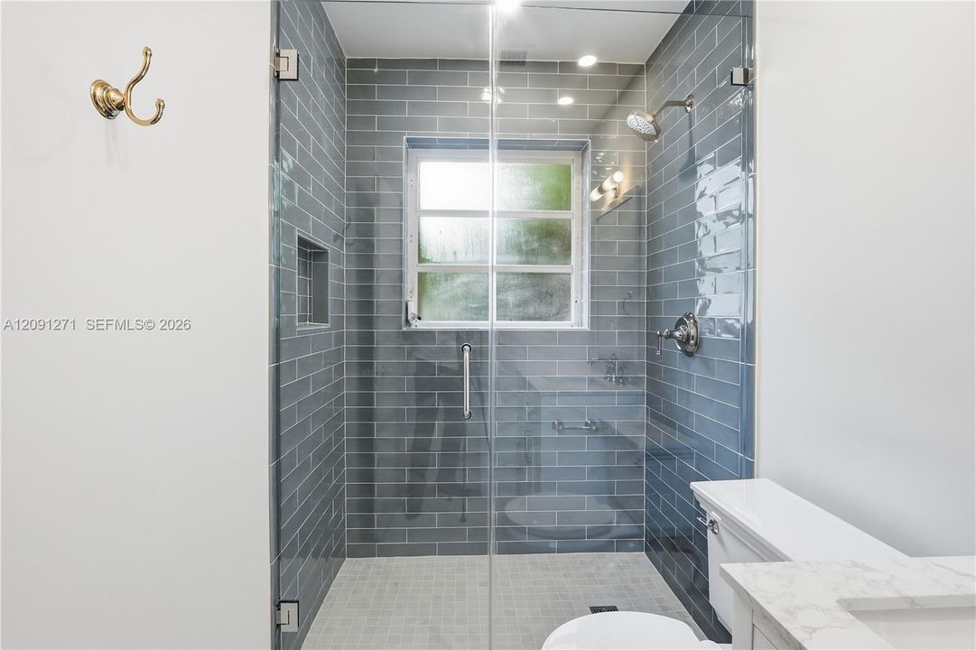 Activo con contrato: $7,900 (3 camas, 2 baños, 1683 Pies cuadrados)