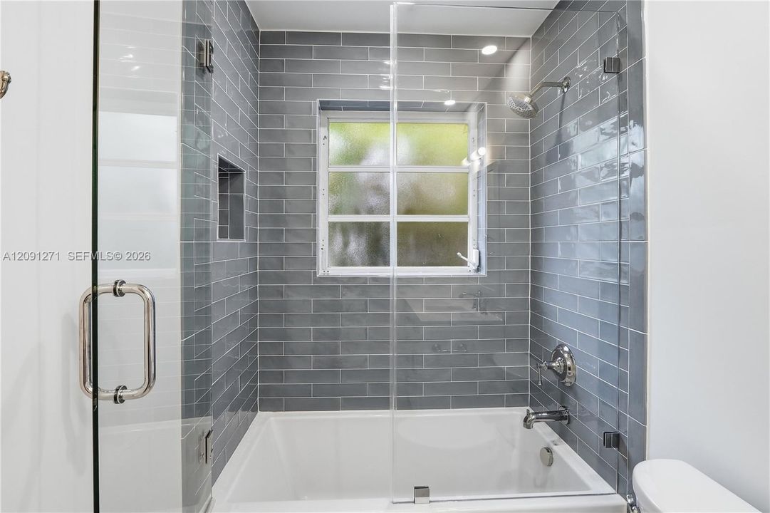 Activo con contrato: $7,900 (3 camas, 2 baños, 1683 Pies cuadrados)