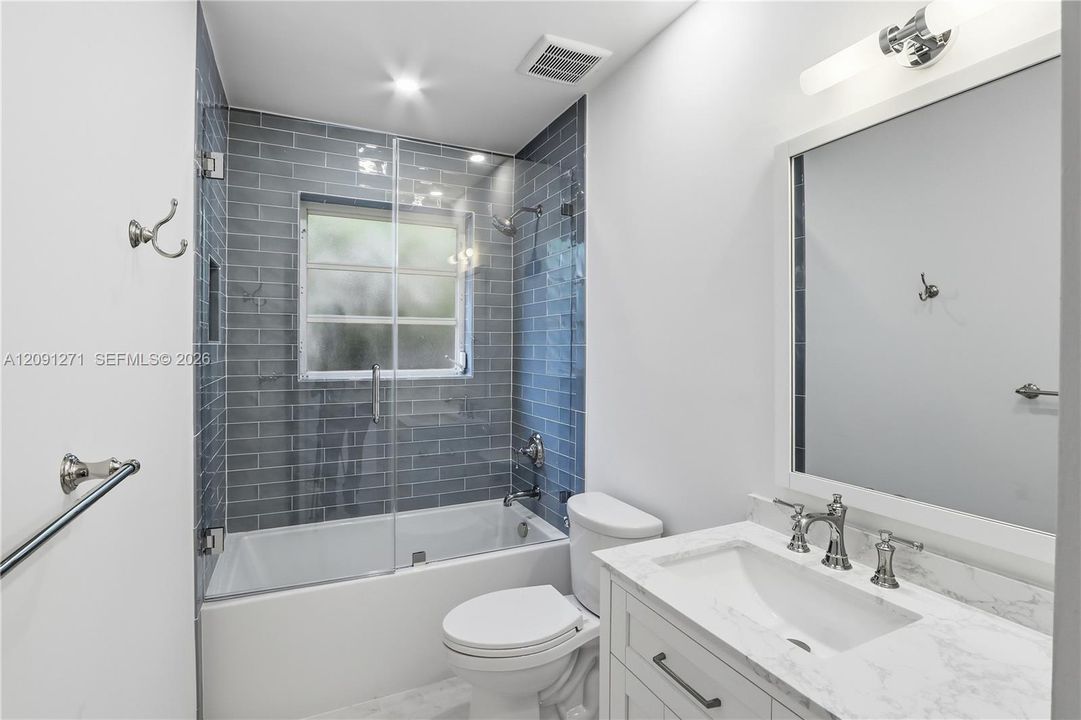 Activo con contrato: $7,900 (3 camas, 2 baños, 1683 Pies cuadrados)