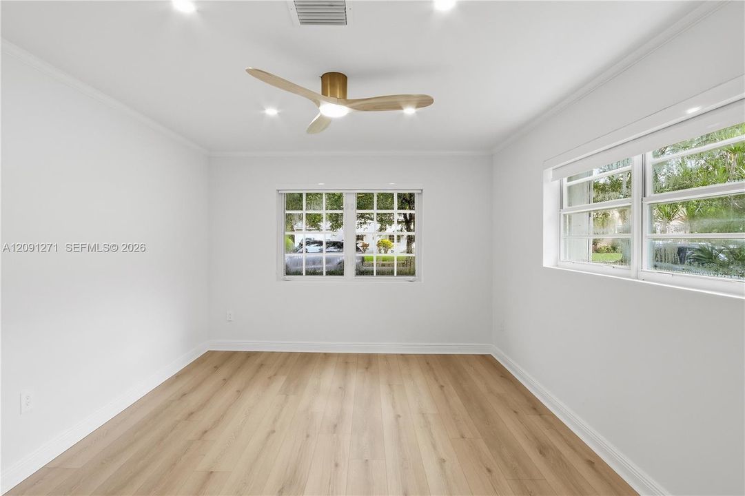 Activo con contrato: $7,900 (3 camas, 2 baños, 1683 Pies cuadrados)