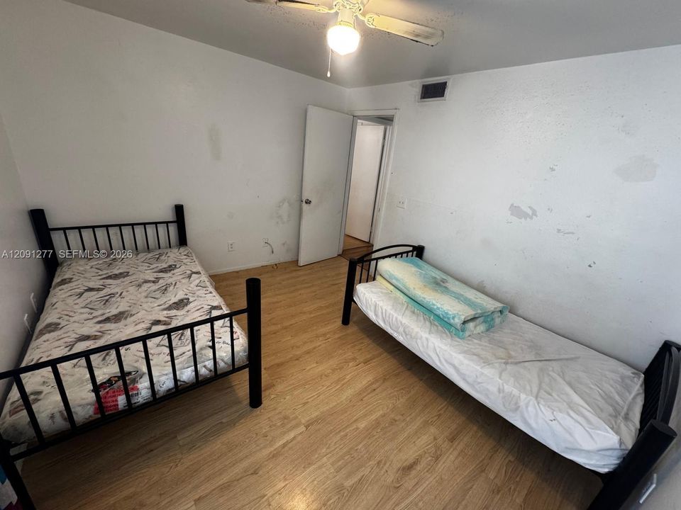For Sale: $275,000 (3 beds, 2 baths, 1085 Square Feet)