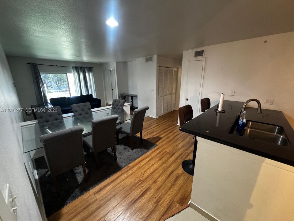 For Sale: $275,000 (3 beds, 2 baths, 1085 Square Feet)