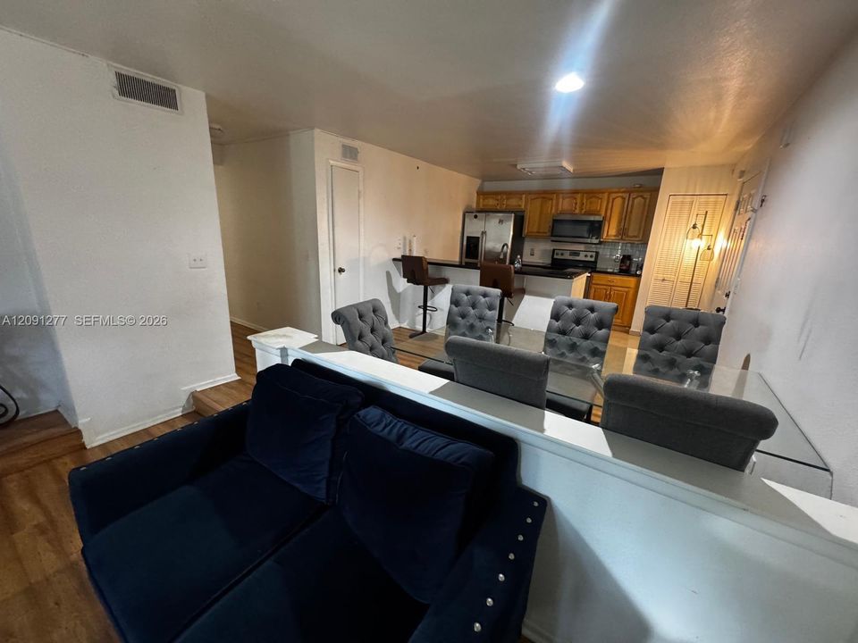 For Sale: $275,000 (3 beds, 2 baths, 1085 Square Feet)