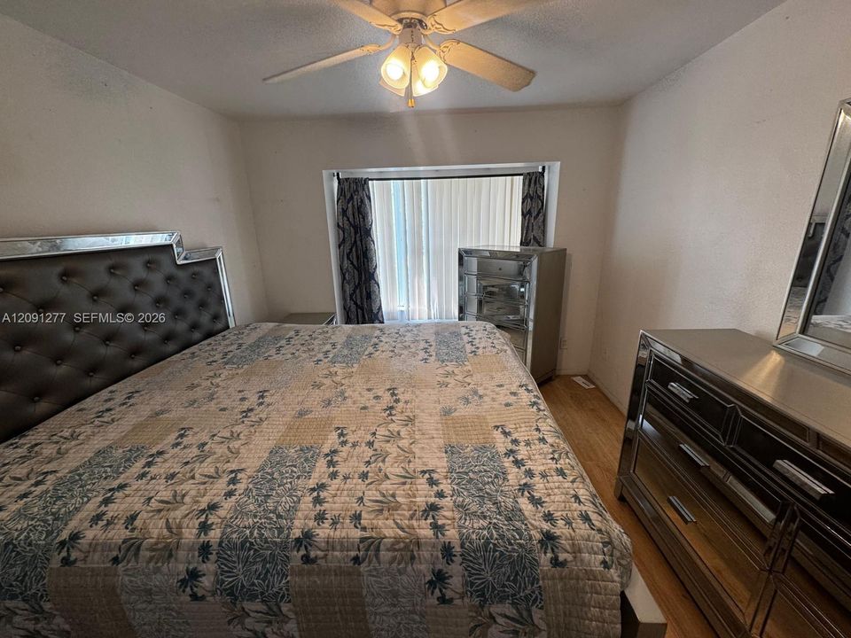 For Sale: $275,000 (3 beds, 2 baths, 1085 Square Feet)
