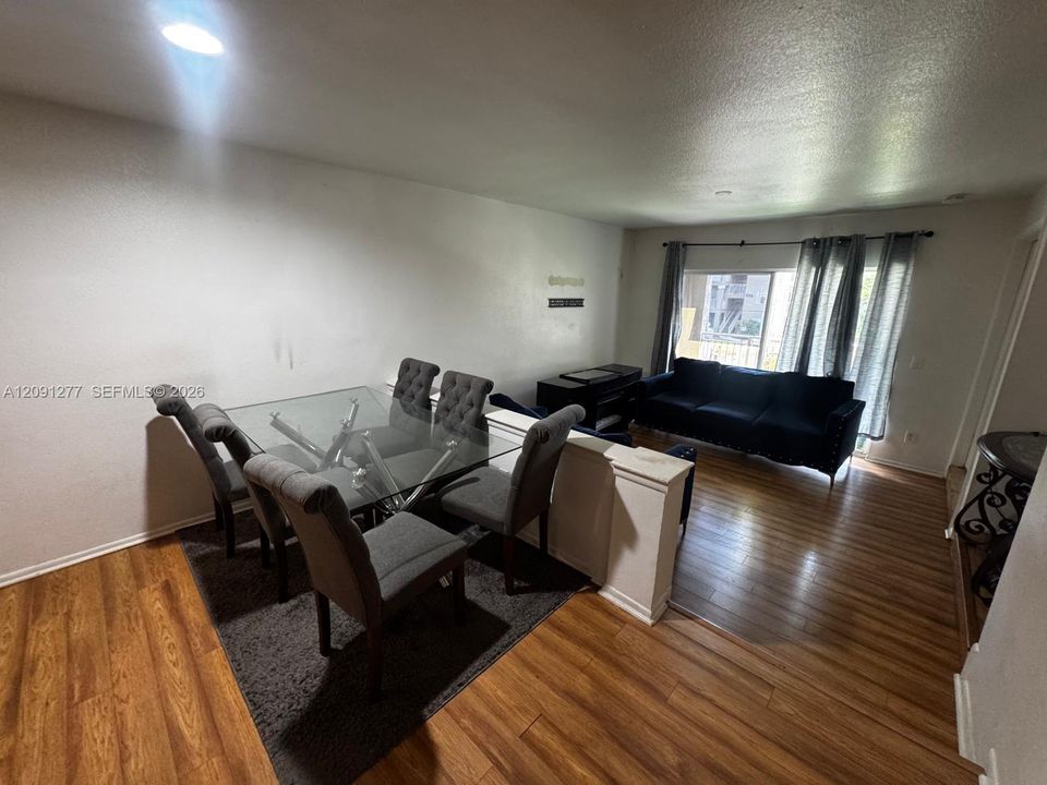 For Sale: $275,000 (3 beds, 2 baths, 1085 Square Feet)