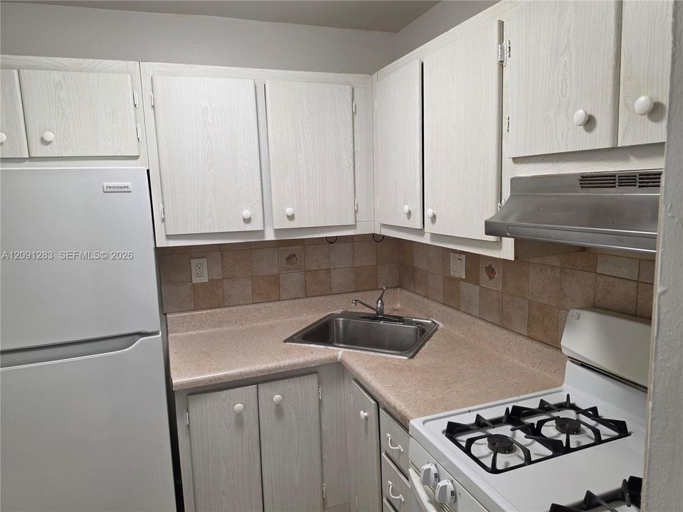 На продажу: $110,000 (1 спален, 1 ванн, 660 Квадратных фут)