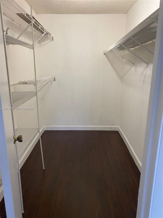 В аренду: $2,700 (2 спален, 2 ванн, 1330 Квадратных фут)