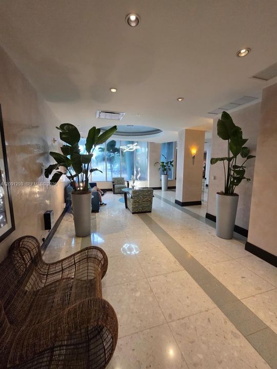For Rent: $2,200 (1 beds, 1 baths, 812 Square Feet)