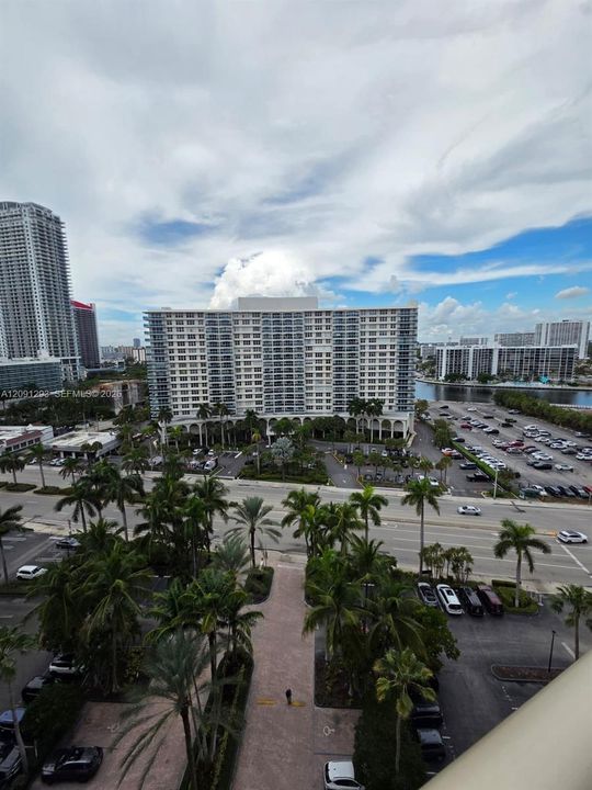 For Rent: $2,200 (1 beds, 1 baths, 812 Square Feet)