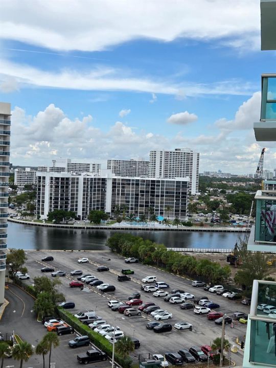 For Rent: $2,200 (1 beds, 1 baths, 812 Square Feet)
