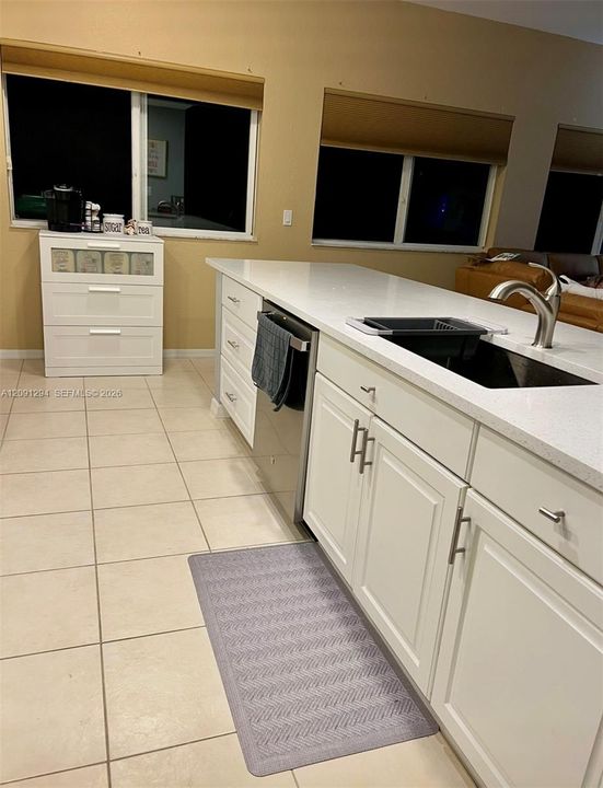 For Sale: $240,000 (2 beds, 2 baths, 1305 Square Feet)