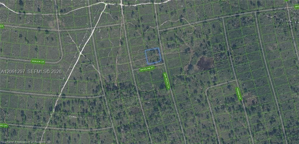 待售: $12,900 (0.37 acres)