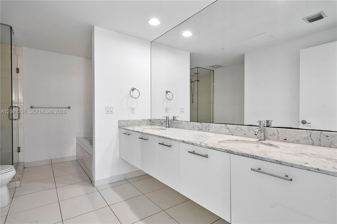For Sale: $638,000 (2 beds, 2 baths, 1111 Square Feet)