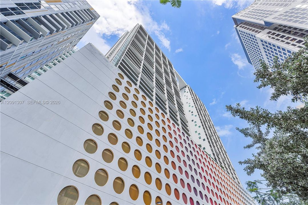 For Sale: $638,000 (2 beds, 2 baths, 1111 Square Feet)