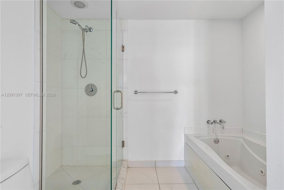 For Sale: $638,000 (2 beds, 2 baths, 1111 Square Feet)