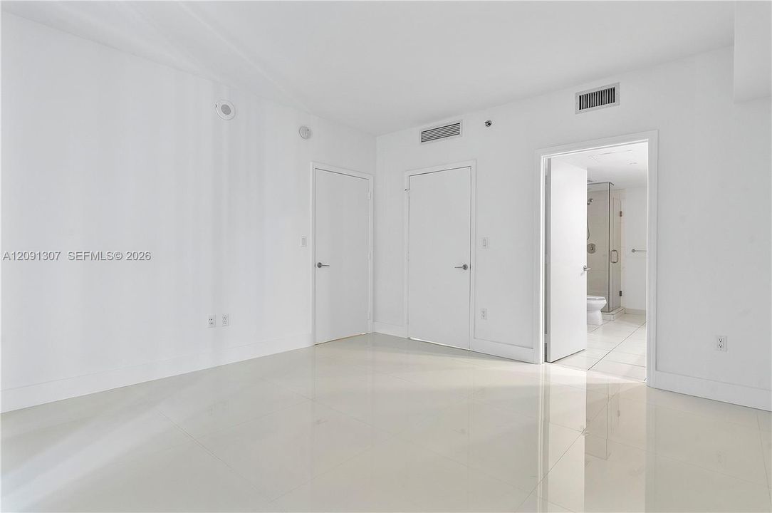 For Sale: $638,000 (2 beds, 2 baths, 1111 Square Feet)