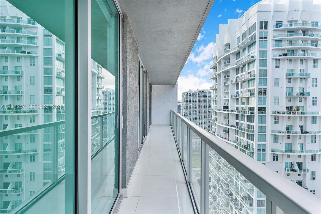 For Sale: $638,000 (2 beds, 2 baths, 1111 Square Feet)