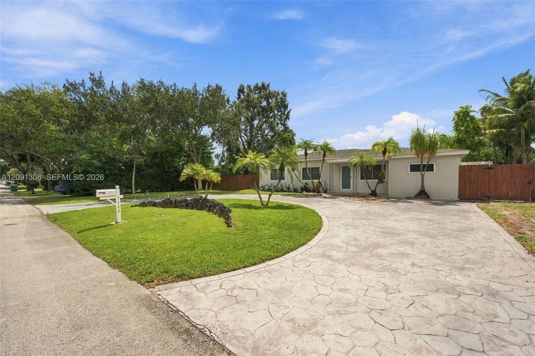 En Renta: $8,500 (5 camas, 3 baños, 2267 Pies cuadrados)