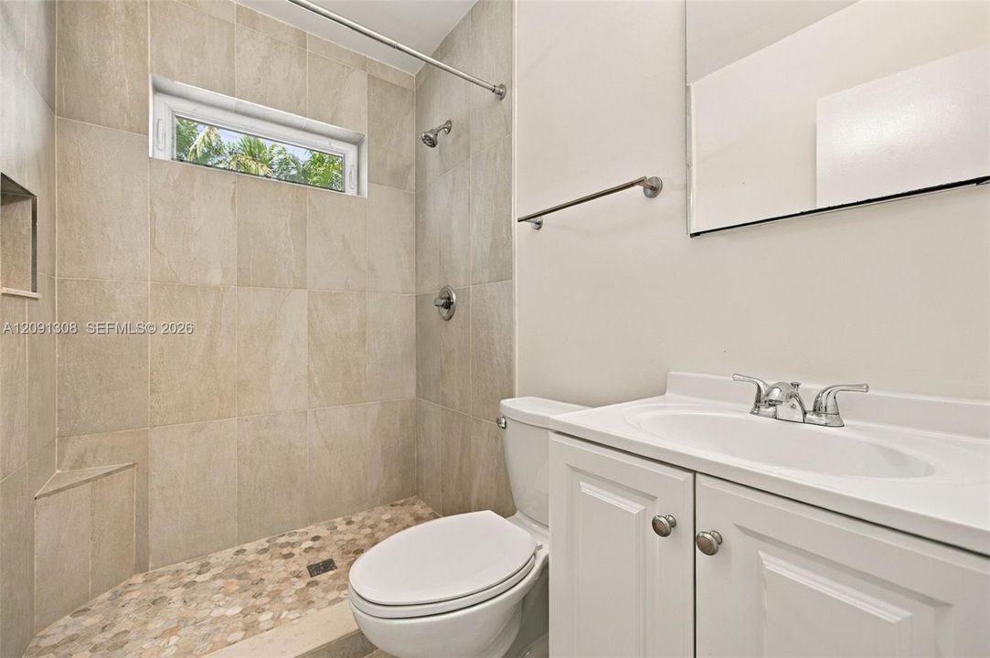 En Renta: $8,500 (5 camas, 3 baños, 2267 Pies cuadrados)