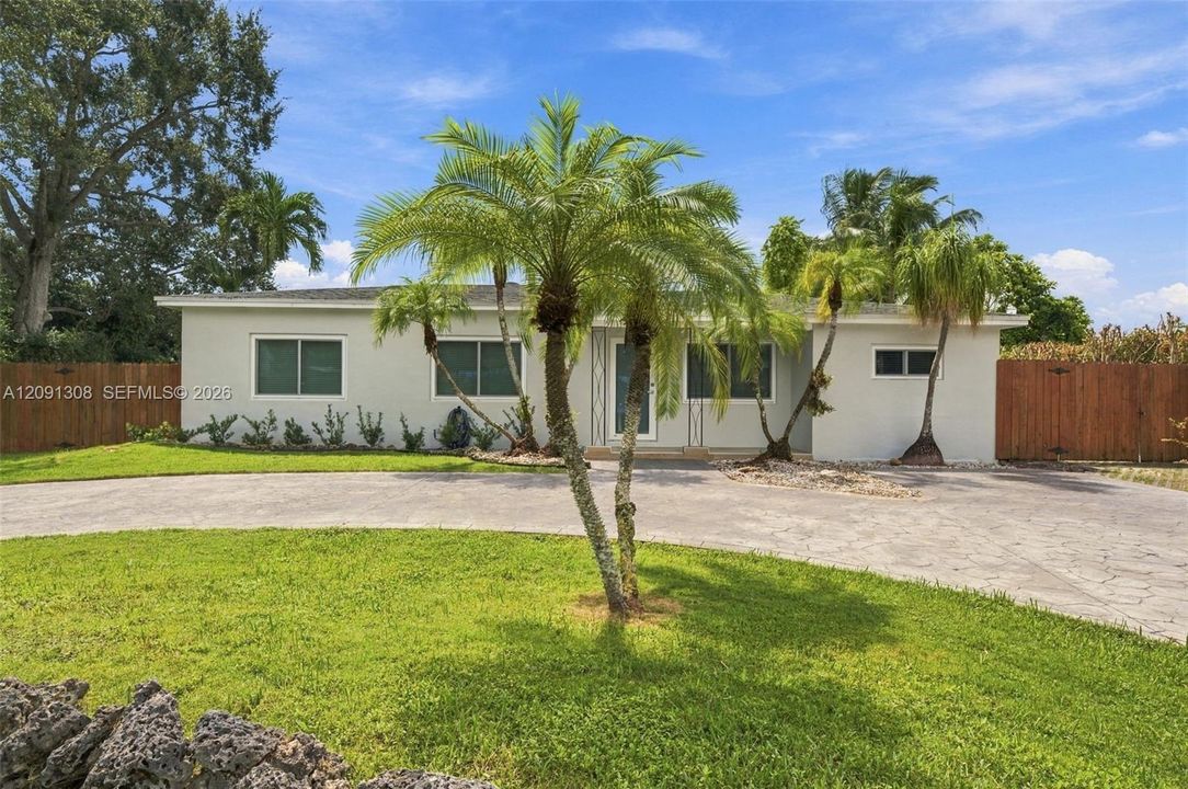 En Renta: $8,500 (5 camas, 3 baños, 2267 Pies cuadrados)