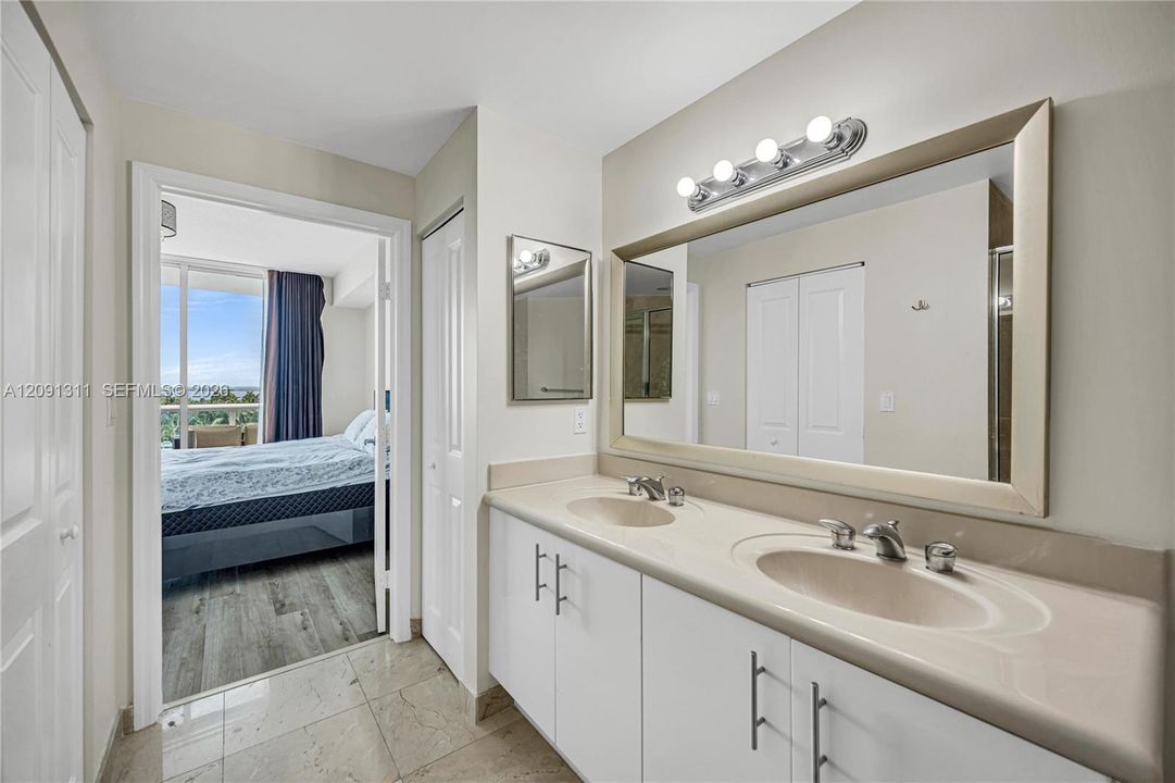 Active With Contract: $695,000 (2 beds, 2 baths, 1552 Square Feet)