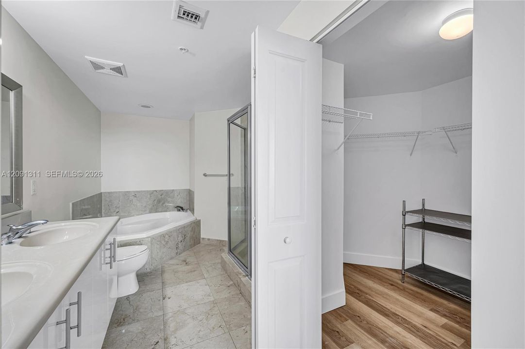 Active With Contract: $695,000 (2 beds, 2 baths, 1552 Square Feet)