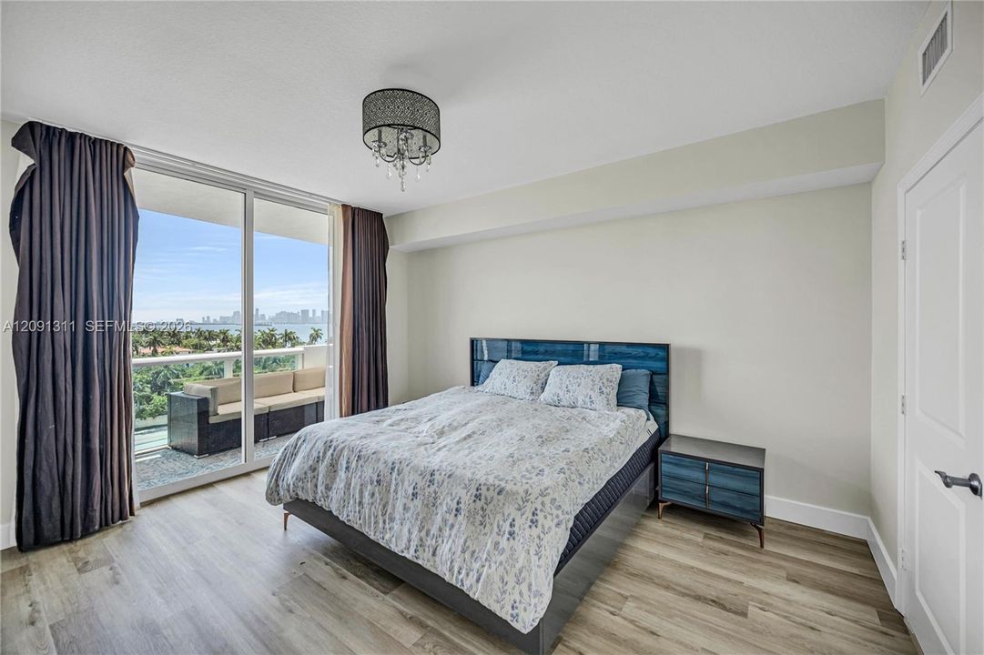 Active With Contract: $695,000 (2 beds, 2 baths, 1552 Square Feet)