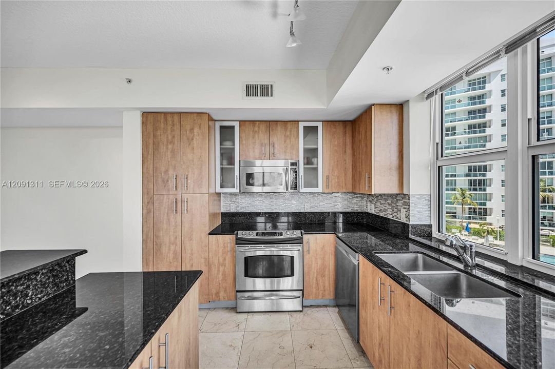 Active With Contract: $695,000 (2 beds, 2 baths, 1552 Square Feet)