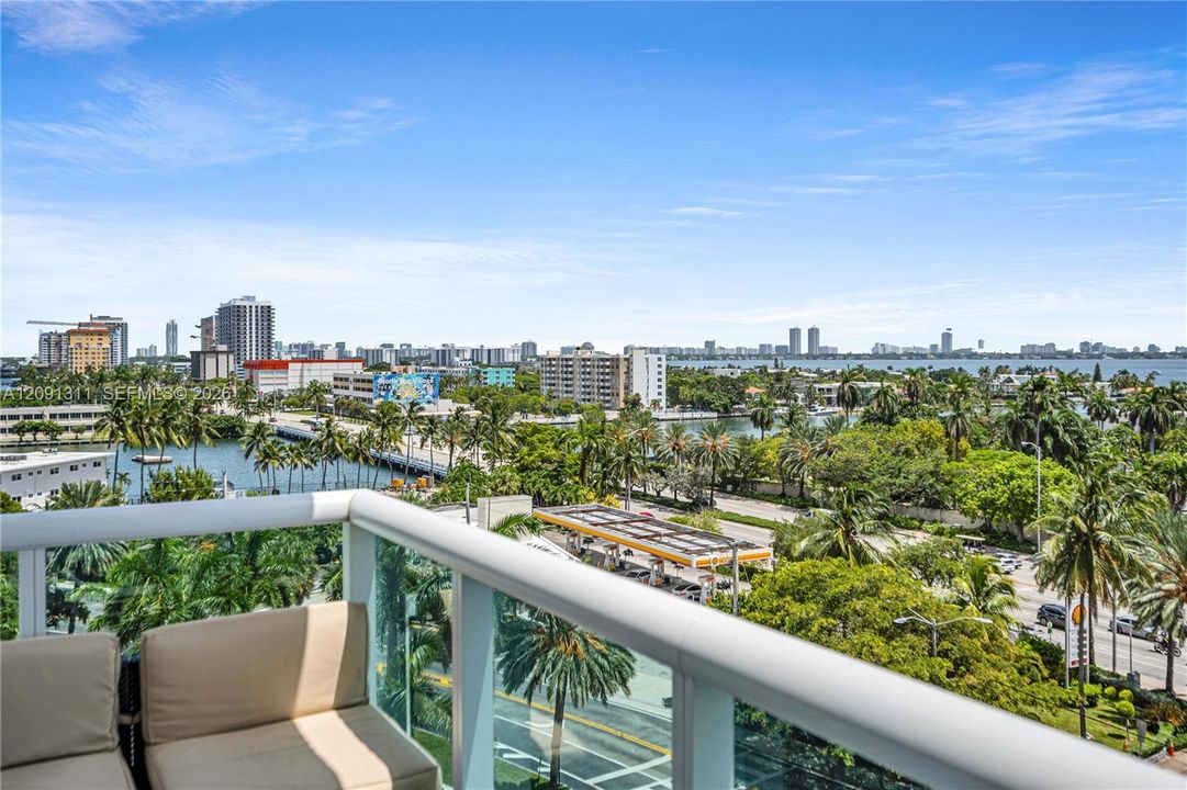 Active With Contract: $695,000 (2 beds, 2 baths, 1552 Square Feet)