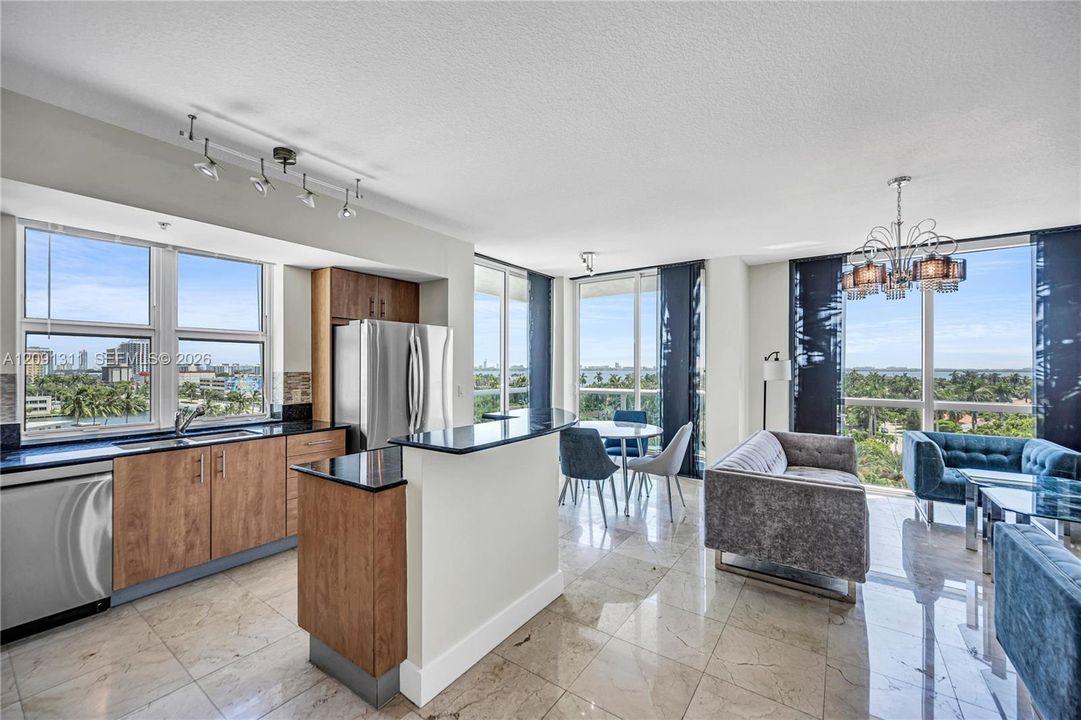 Active With Contract: $695,000 (2 beds, 2 baths, 1552 Square Feet)