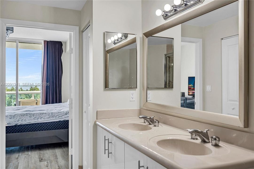 Active With Contract: $695,000 (2 beds, 2 baths, 1552 Square Feet)