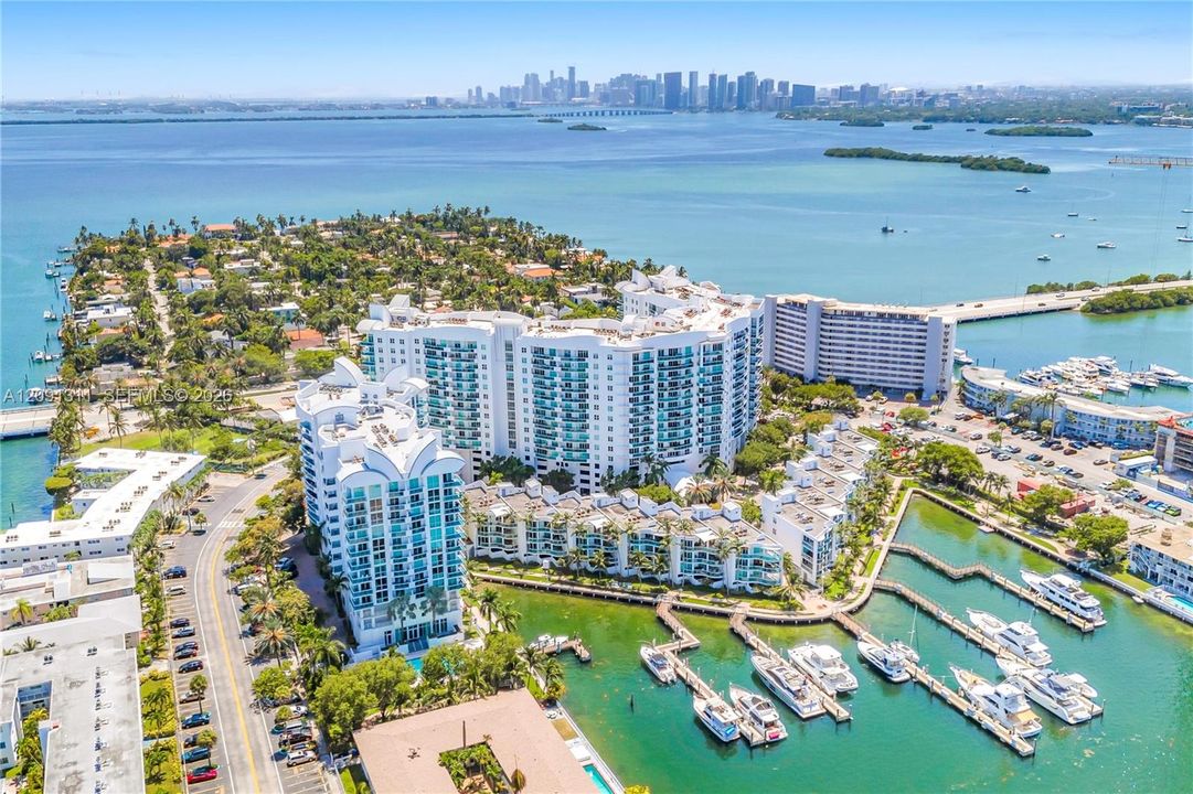 Active With Contract: $695,000 (2 beds, 2 baths, 1552 Square Feet)