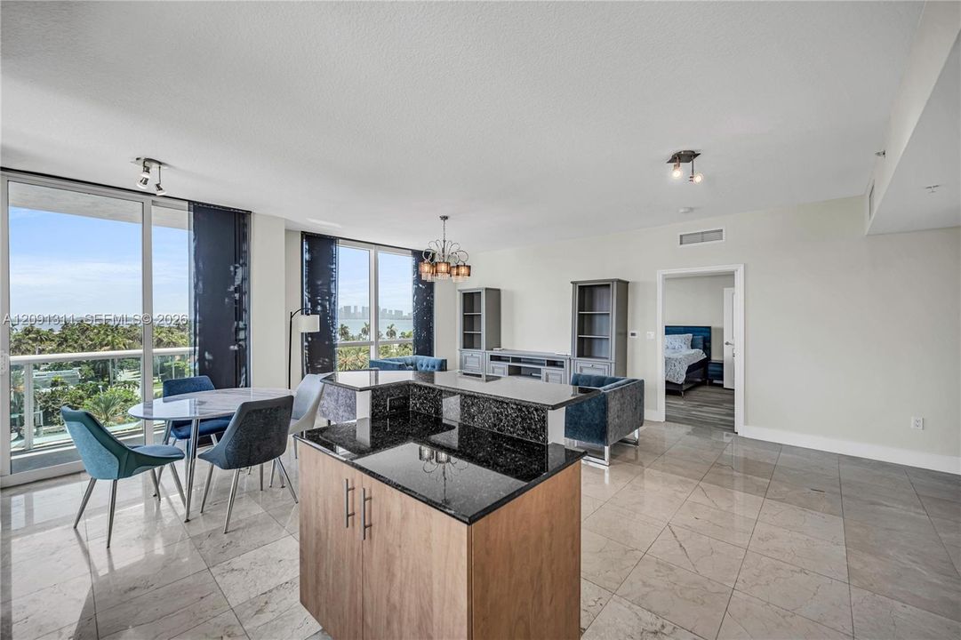 Active With Contract: $695,000 (2 beds, 2 baths, 1552 Square Feet)