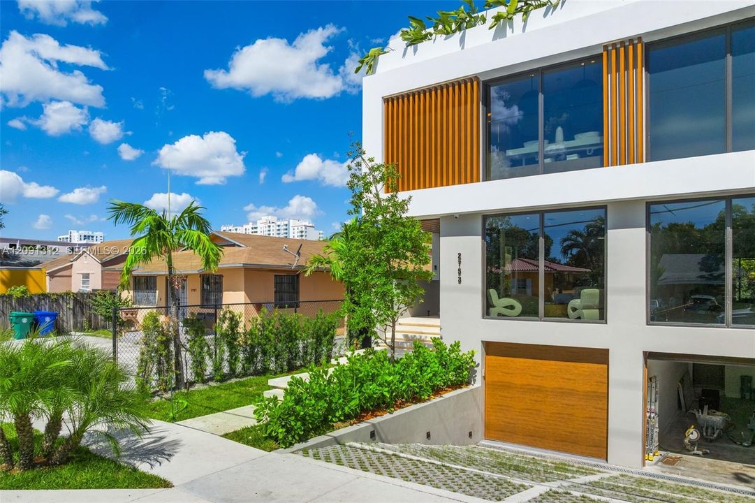 For Sale: $2,095,000 (4 beds, 4 baths, 3346 Square Feet)