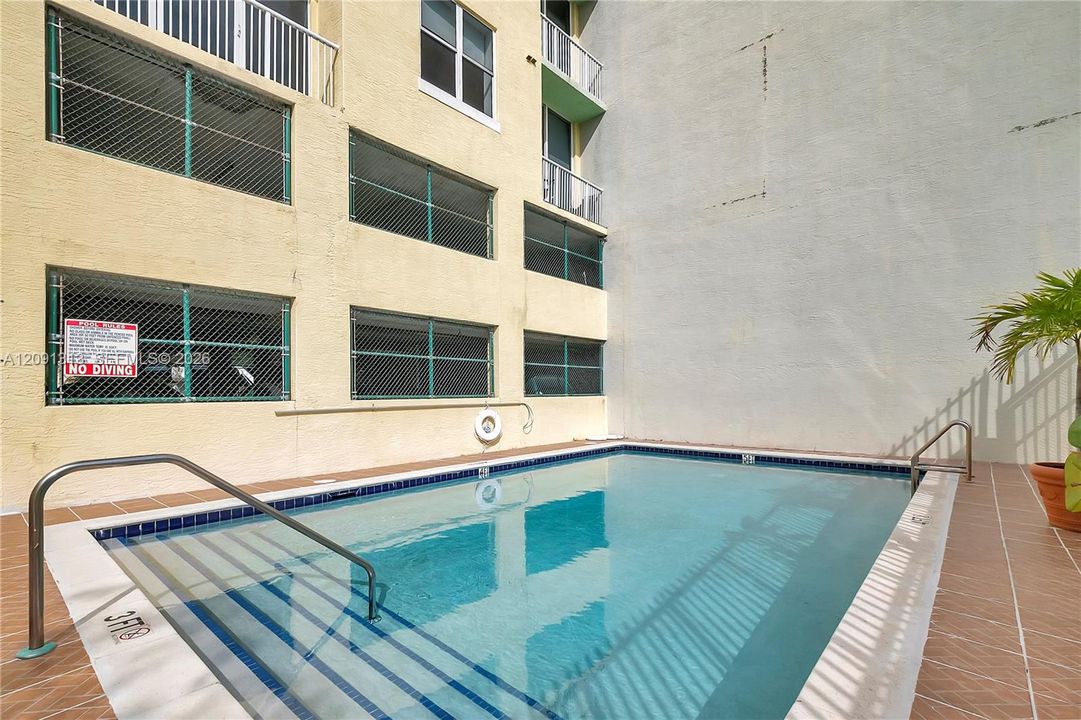 For Rent: $2,100 (1 beds, 1 baths, 797 Square Feet)