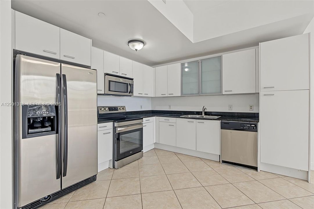 For Rent: $2,100 (1 beds, 1 baths, 797 Square Feet)