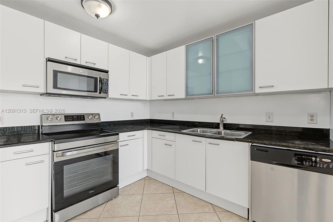 For Rent: $2,100 (1 beds, 1 baths, 797 Square Feet)