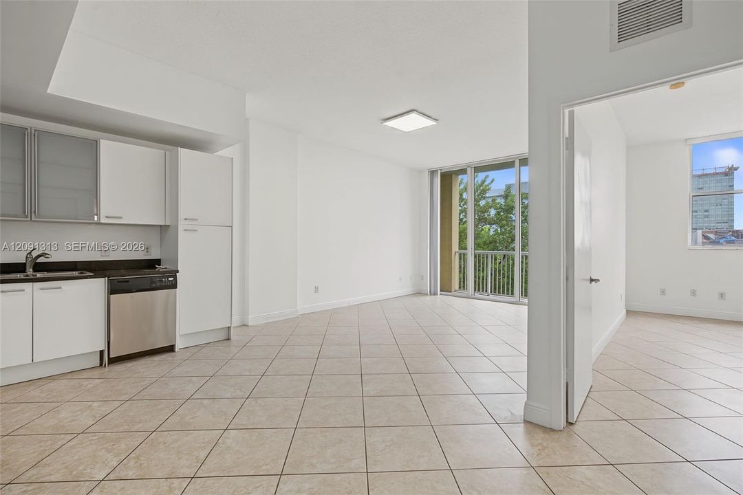 For Rent: $2,100 (1 beds, 1 baths, 797 Square Feet)