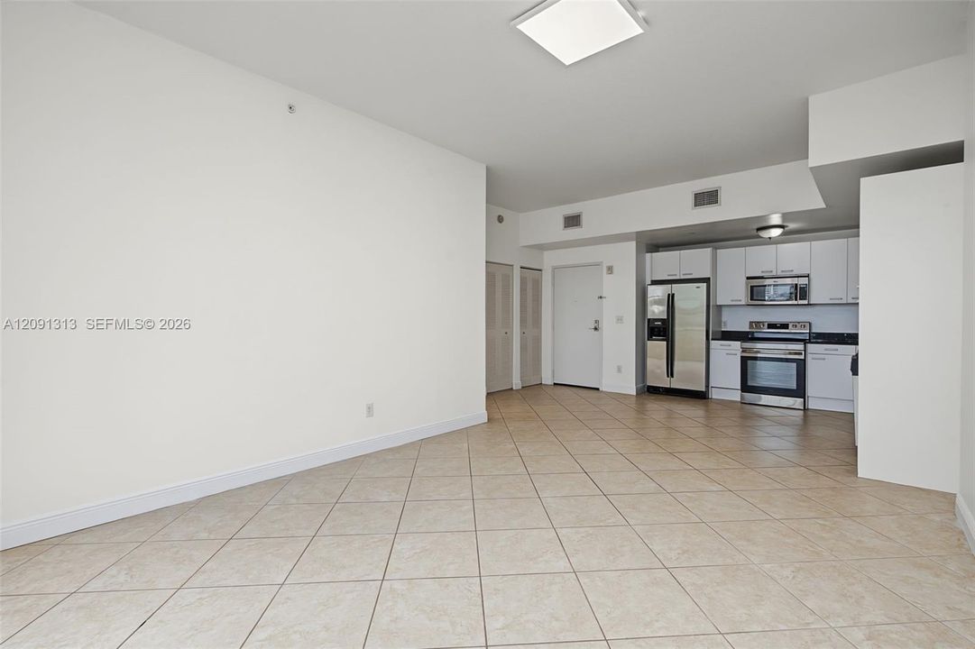 For Rent: $2,100 (1 beds, 1 baths, 797 Square Feet)